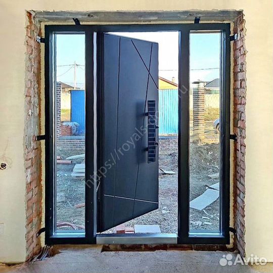 Железная входная дверь со стеклопакетом