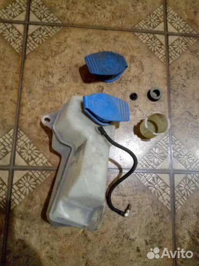 Бочок омывания ветрового стекла, верхняя часть