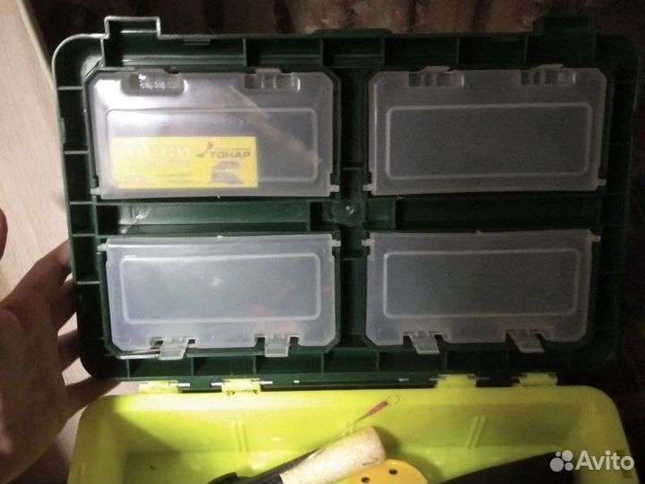 Рыболовный ящик без содержимого