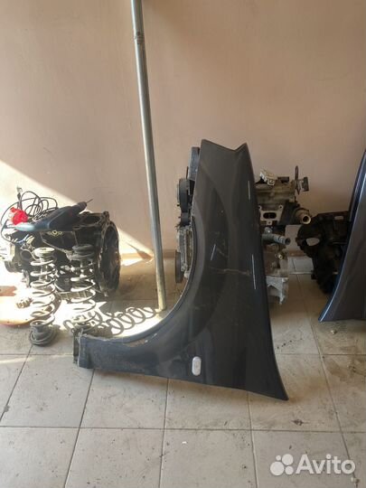 Переднее левое крыло renault logan 1