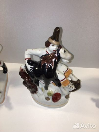 Фарфоровые статуэтки триптих «Конёк Горбунок»