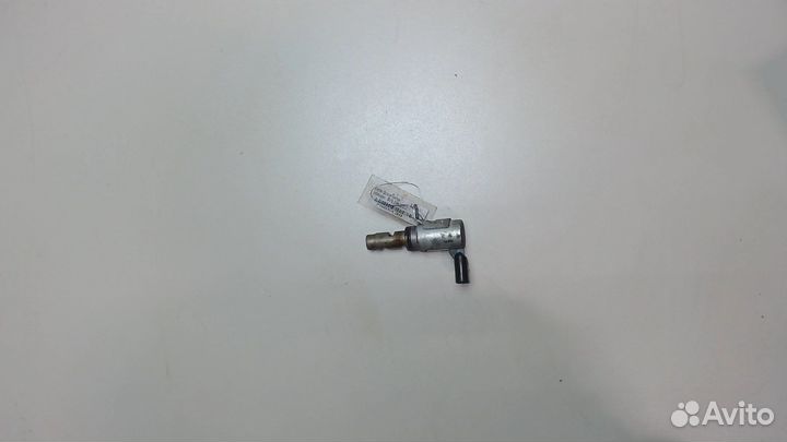 Клапан фазорегулятора Volkswagen Golf 6, 2011