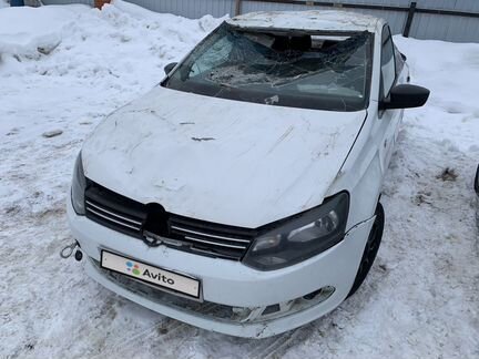 Volkswagen Polo 1.6 МТ, 2013, битый, 250 000 км