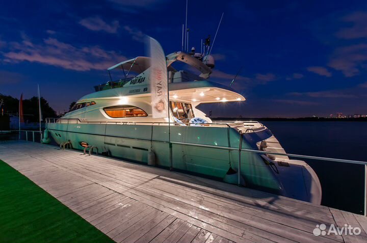 Аренда яхты Ferretti22M в центре Москвы