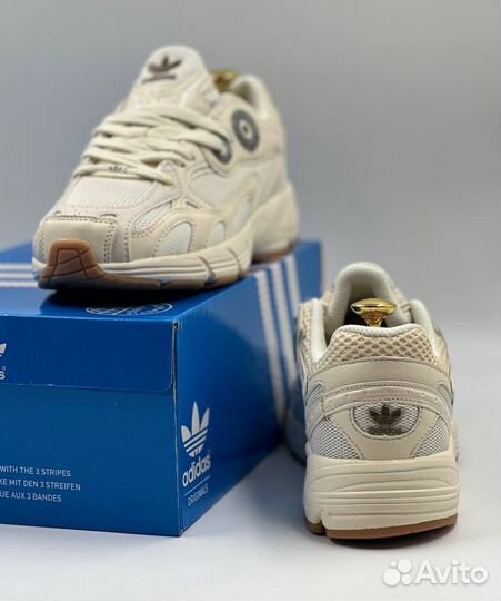 Кроссовки женские Adidas Astir бежевые