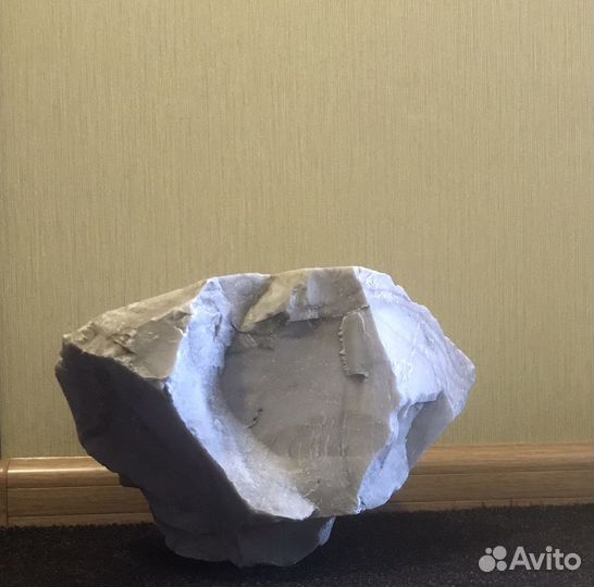 Мраморный камень весит 8 кг