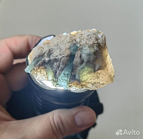 Минерал друза кристаллы аквамаринов на пегматите с