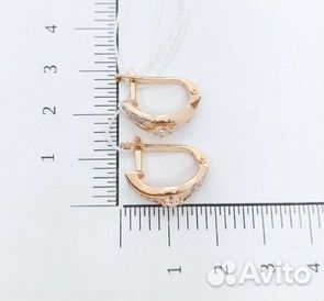 Золотые серьги с камнем