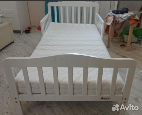 Детская кровать от 3 лет с бортиками и матрасом