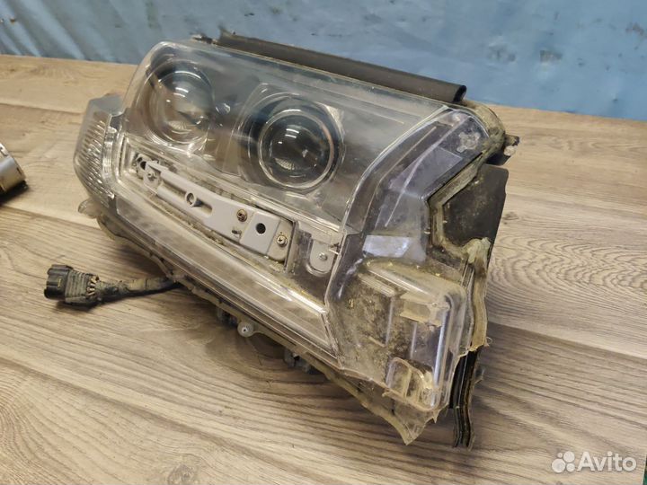 Фара правая Toyota LC200 2016г