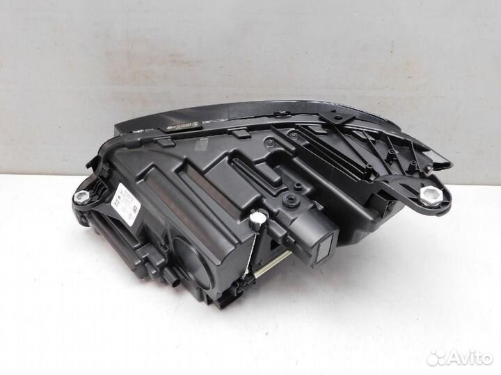 Фара правая Mercedes-Benz E-Class