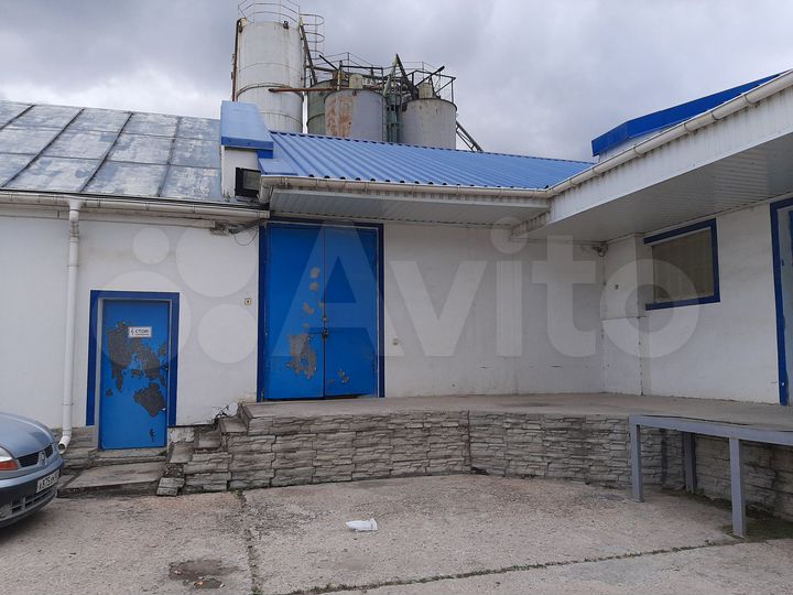 База с сто, магазинами, офисами, 3700 м²