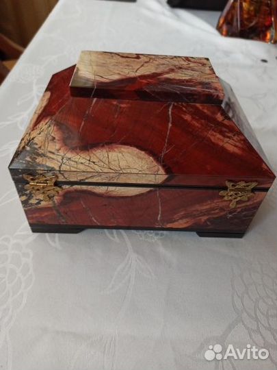 Ларец из яшмы