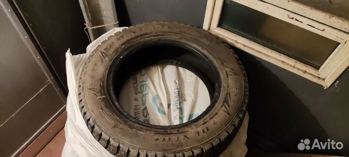 Dunlop SP Winter Ice 02 215/60 R16