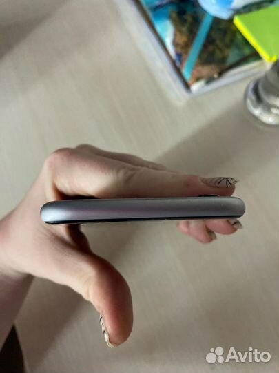 Телефон iPhone 6s