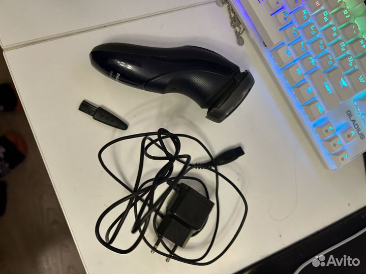 Электрическая бритва Philips Series 1000