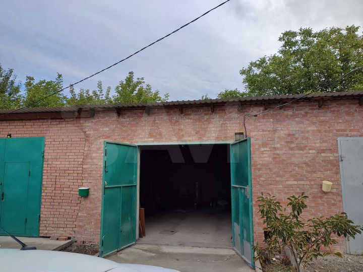 Гараж, > 30 м²