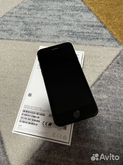 iPhone SE, 64 ГБ