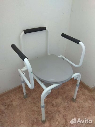 Кресло туалет для инвалидов или пожилых людей