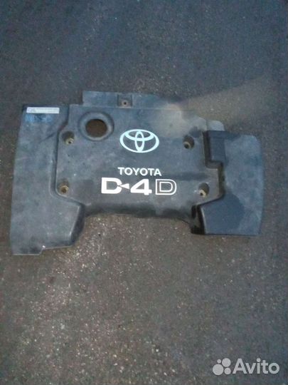 Toyota Avensis t25 декоративная крышка двс