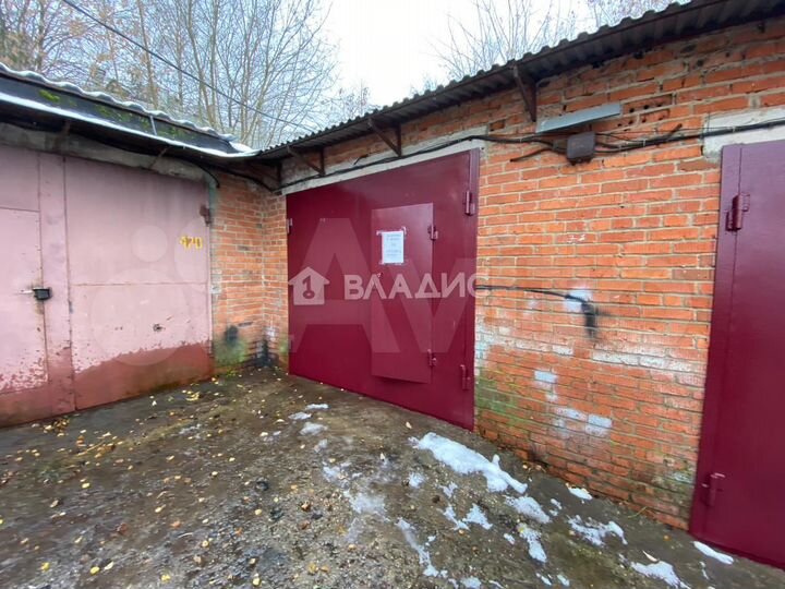 Гараж, > 30 м²