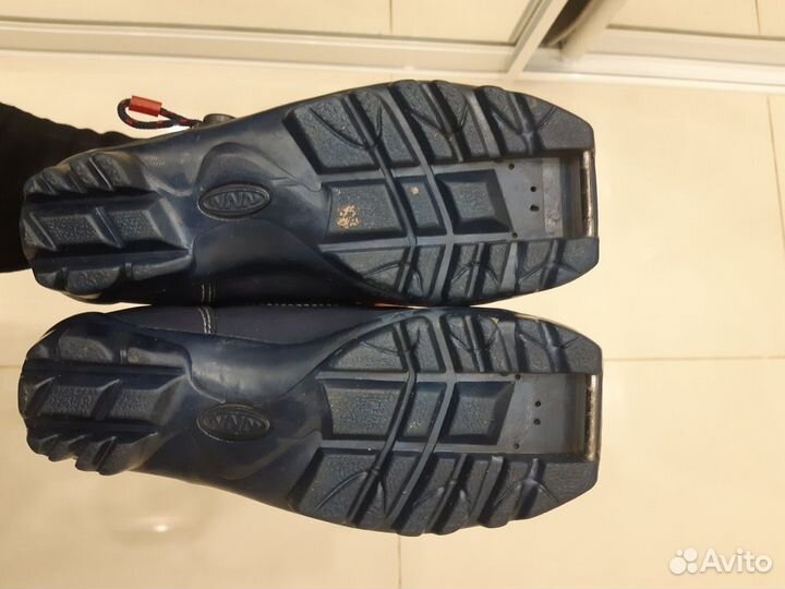 Лыжные палки 90 см, Ботинки 33