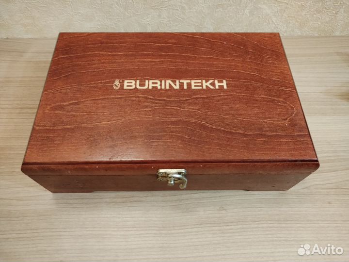 Деревянная шкатулка