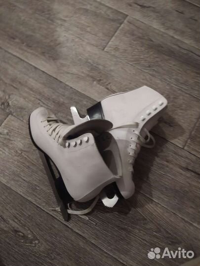 Коньки фигурные 40