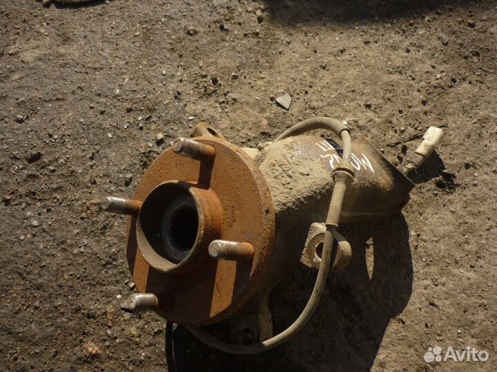 Поворотный кулак передний правый Форд Мондео 2