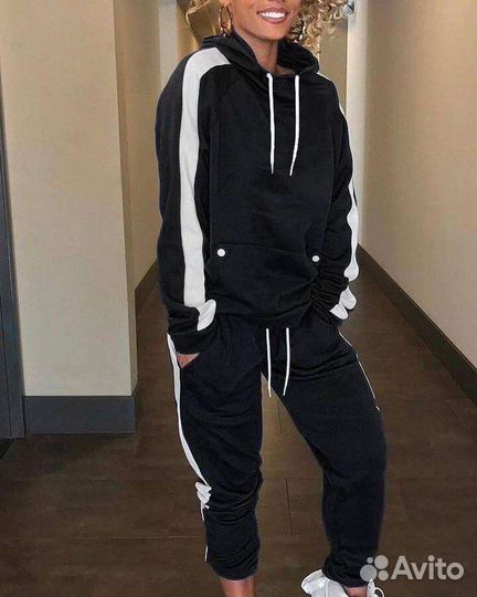 Спортивный костюм женский