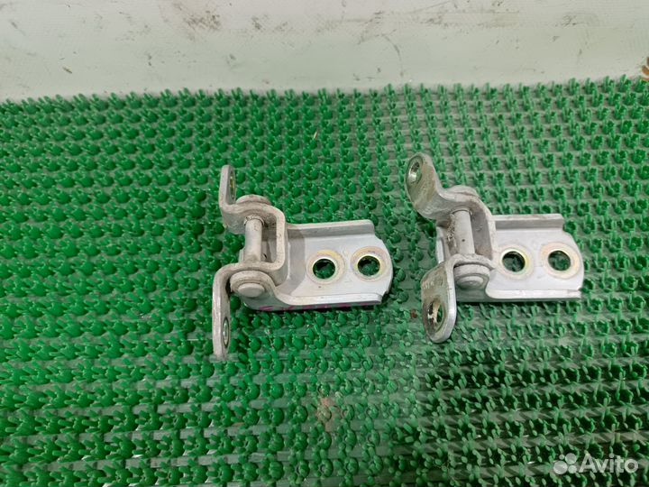 Петли двери правые передние Nissan Except