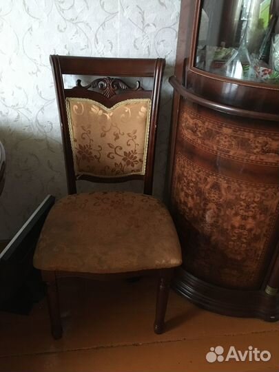 Витрина и стол