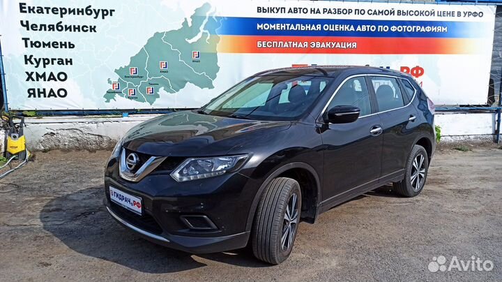 Стекло двери задней левой Nissan X-Trail (T32) 823