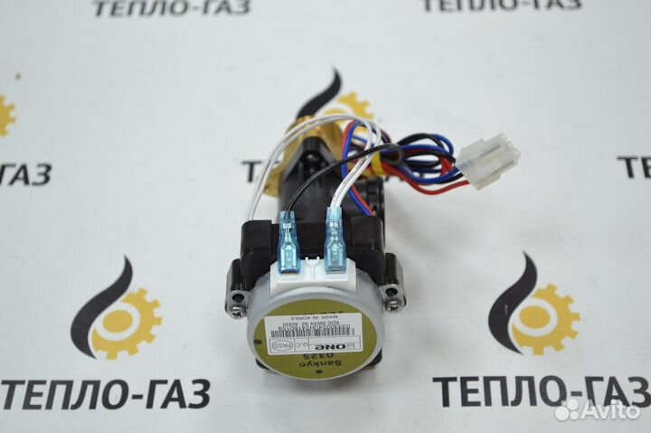 Трехходовой клапан Navien 30015423A (30013844A)