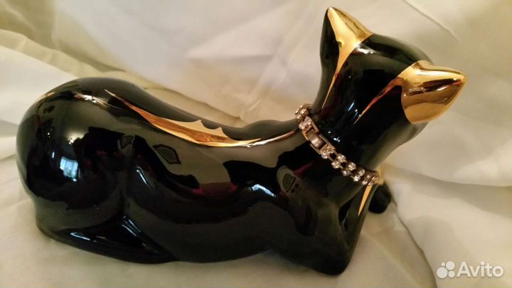 Статуэтка черная кошк девочка с цветком Тюрингия