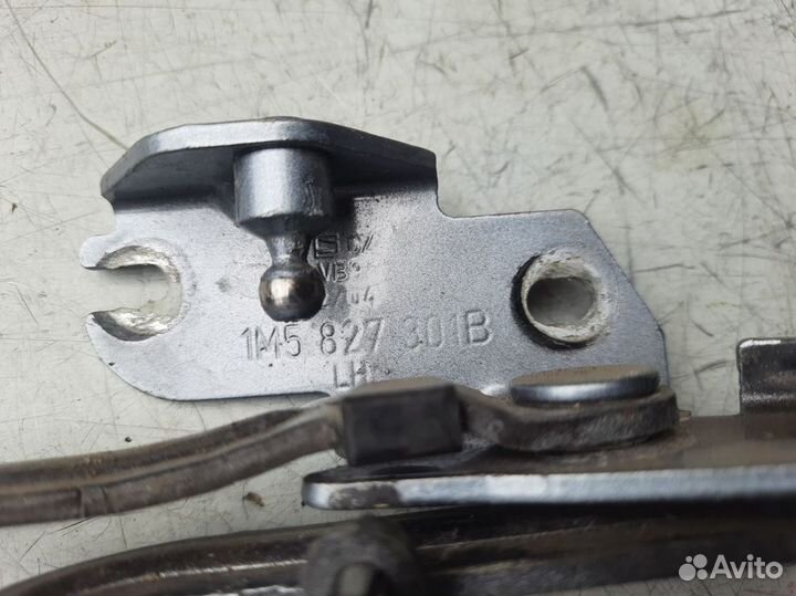 Петля крышки багажника левая Шкода Фабия