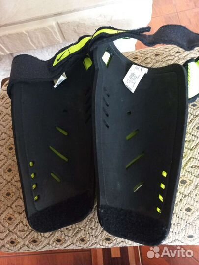 Щитки футбольные nike M