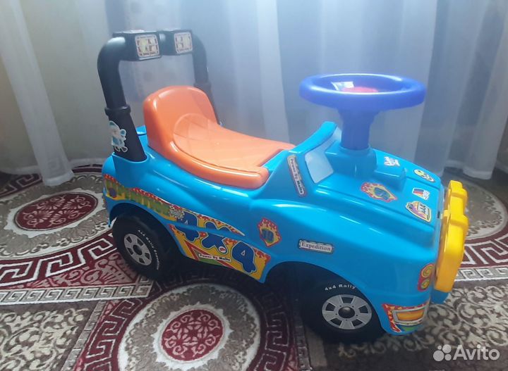 Машинка каталка толокар