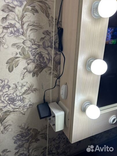 Зеркало с лампочками