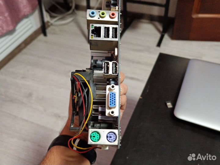 Материнская плата с процессором и памятью