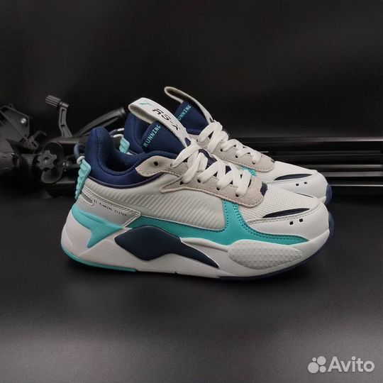 Кроссовки оптом