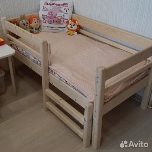 Детская кровать из дерева