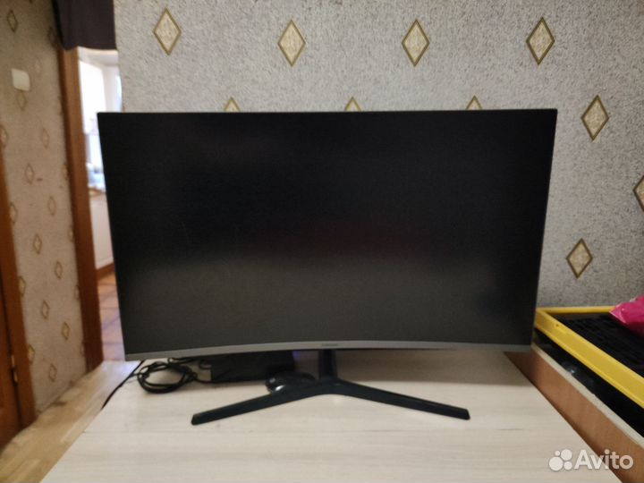 Samsung Монитор 32 дюйма 2к