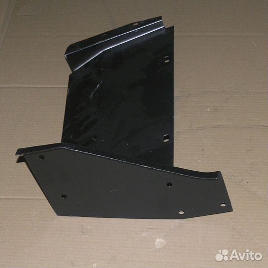 Панель подножки передняя правая в сборе маз