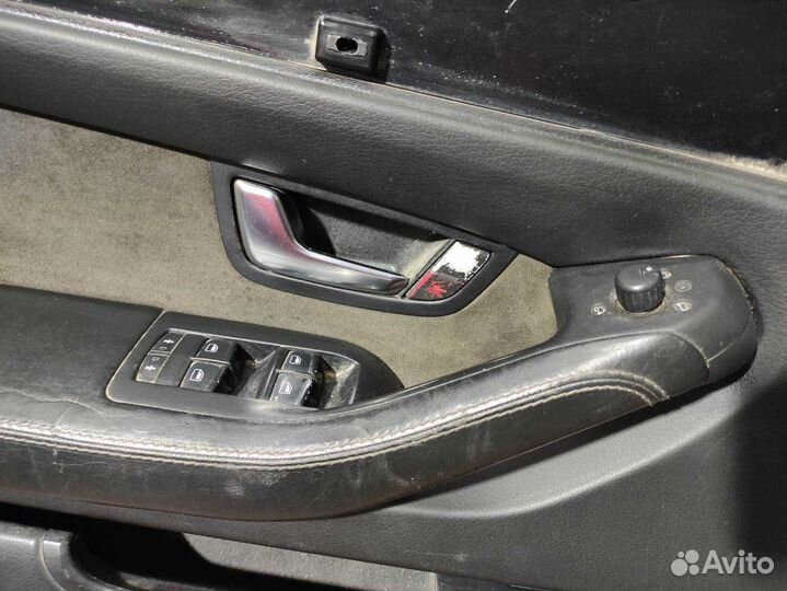 Обшивка двери передней левой Audi A8 D3