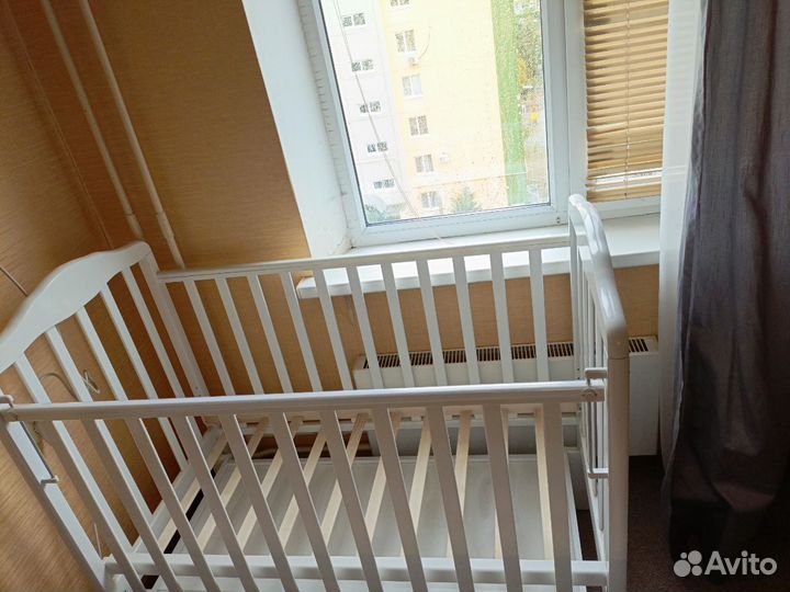 Детская кроватка с универсальным маятником, ящиком