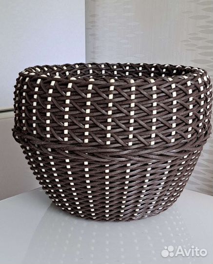 Кашпо из искусственного ротанга