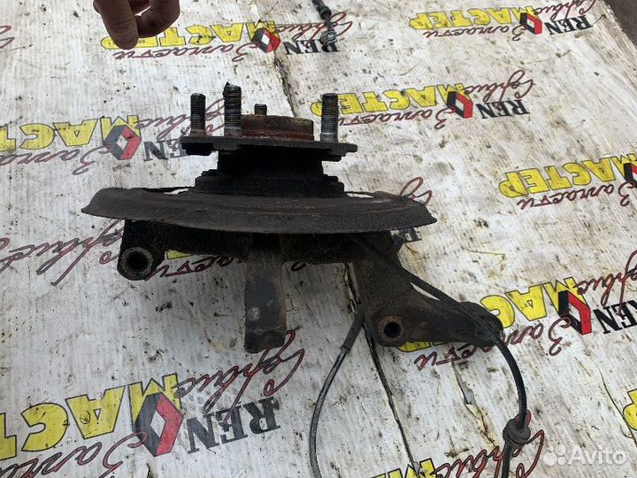 Кулак поворотный левый Nissan Qashqai 1 поколение