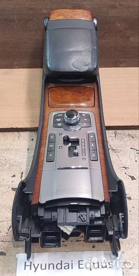 Подлокотник с экраном Hyundai Equus 2, 2011г