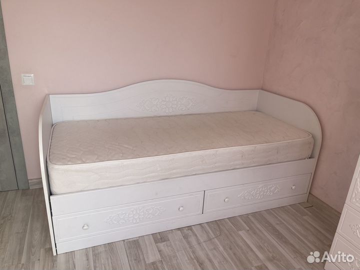 Мебель в детскую для девочки